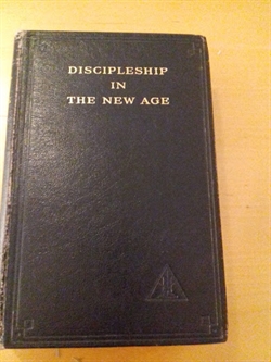 Bailey, Alice A.: Discipleshipin The New Age Volume I & II (sælges samlet)