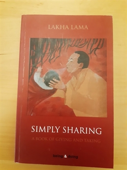 Lakha Lama: Simply Sharing (ENGELSK TEKST)  - (BRUGT - VELHOLDT)