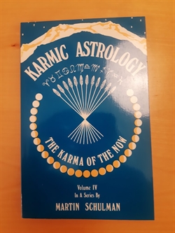 Schukman, Martin: Karmic Astrology - ENGELSK TEKST - (BRUGT - VELHOLDT)