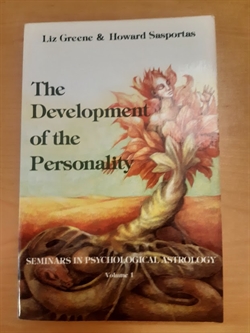 Greene, Liz: The Development of the Personality - ENGELSK TEKST - (BRUGT - VELHOLDT)