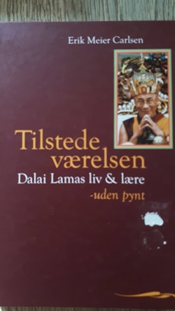 Carlsen, Erik Meier: Tilstedeværelsen - Dalai Lamas Liv & lære - (BRUGT - VELHOLDT) 