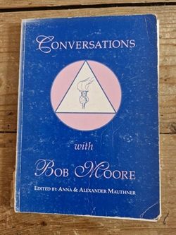 Mauthner, Anne & Alexander: Conversations with Bob Moore _ SJÆLDENT UDBUDT TIL SALG -LIDT BLYANTSKOMMENTARER SKREVET I START AF BOGEN - ELLERS  PÆN MED BRUGSSPOR