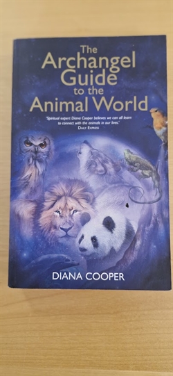 Diana Cooper: The Archangel Guide to the Animal World (ENGELSK TEKST) - (BRUGT - VELHOLDT) som ny