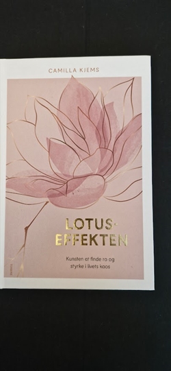 Kjems, Camilla: Lotus effekten - (BRUGT - VELHOLDT)
