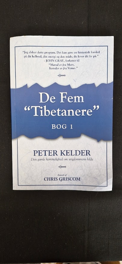 Kelder, Peter: De fem tibetanere - Bog 1  - (BRUGT - VELHOLDT) Men lidt bugget i højre side forneden - ellers OK